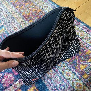 Built reversible neoprene laptop case